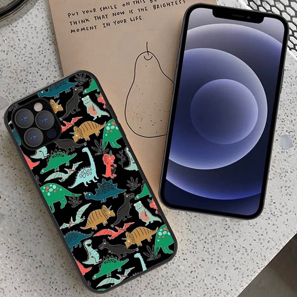 Dinosaur iPhone 14 case - Picture 4 of 6